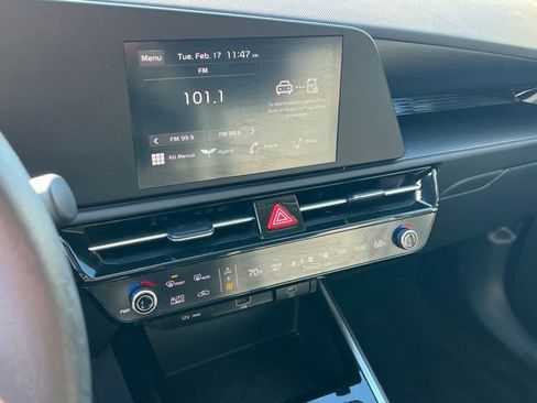 Used 2024 Kia Niro LX image 20