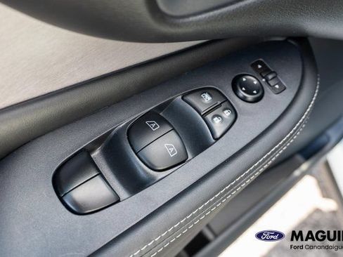 Used 2024 Nissan Murano SV w/ SV Midnight Edition Package AWD/4WD image 18