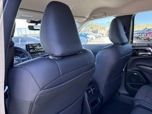 New 2026 Mitsubishi Outlander SE image 12