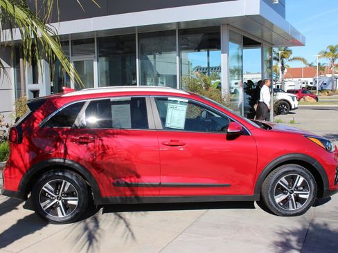 Used 2022 Kia Niro EX image 10