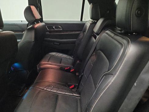 Used 2016 Ford Explorer Platinum image 18