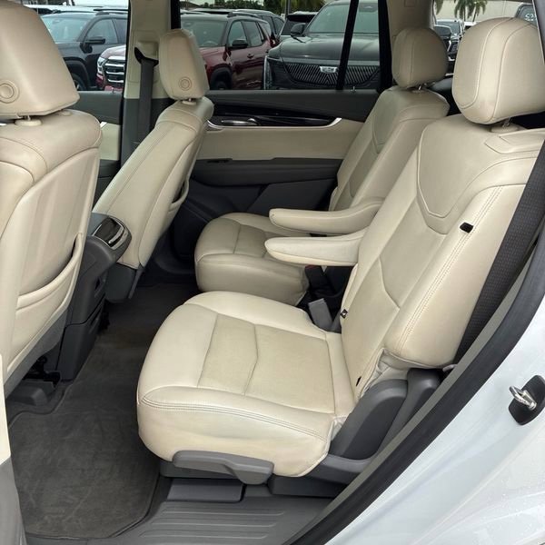 Used 2022 Cadillac XT6 Premium Luxury FWD image 6