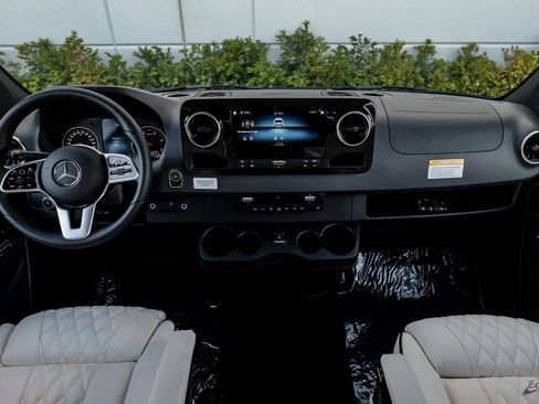 Used 2023 Mercedes-Benz Sprinter 3500 image 30