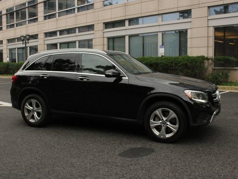 Used 2017 Mercedes-Benz GLC 300 4MATIC w/ Premium 1 Package image 2