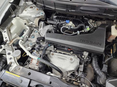 Used 2016 Nissan Rogue SV image 18