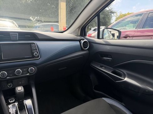 Used 2025 Nissan Versa SV FWD image 33