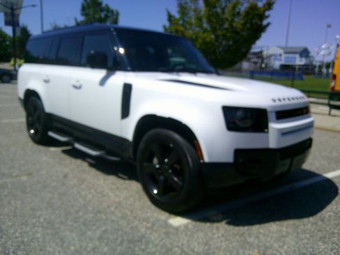Used 2023 Land Rover Defender 130 X-Dynamic SE AWD/4WD image 7