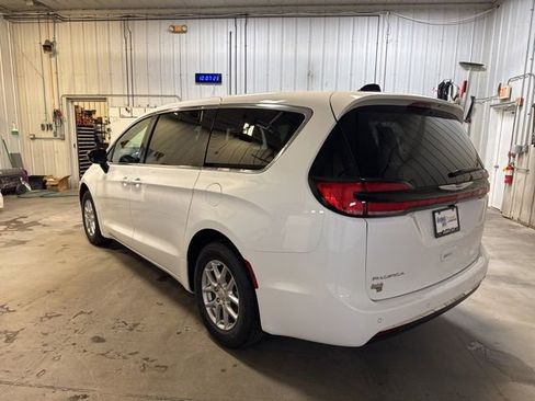 New 2026 Chrysler Pacifica Select FWD image 5