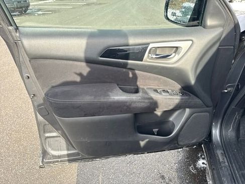 Used 2013 Nissan Pathfinder S image 15