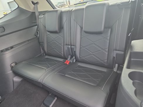 Used 2025 Volkswagen Atlas SE FWD image 7