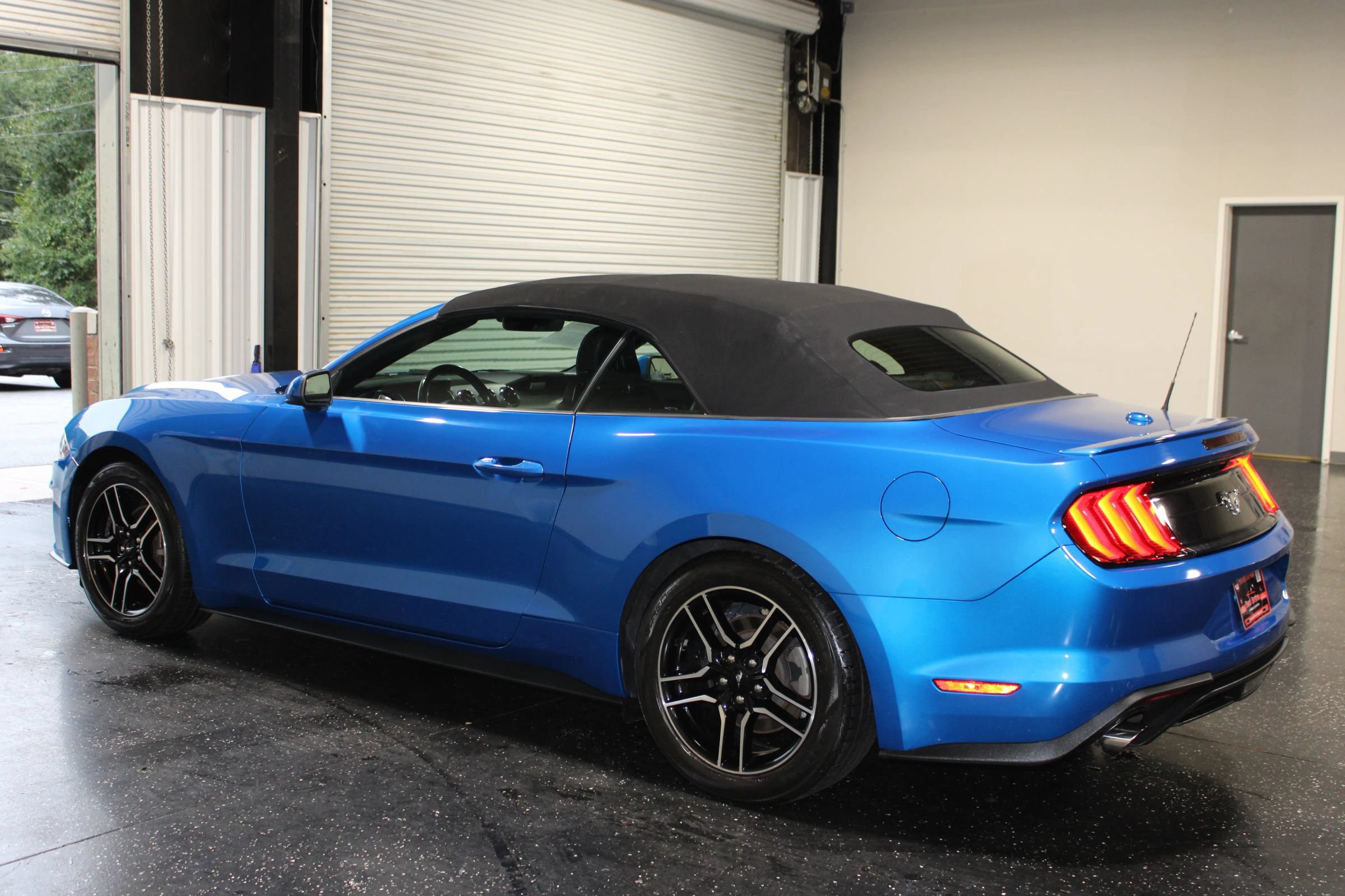 Used 2021 Ford Mustang Premium RWD image 5