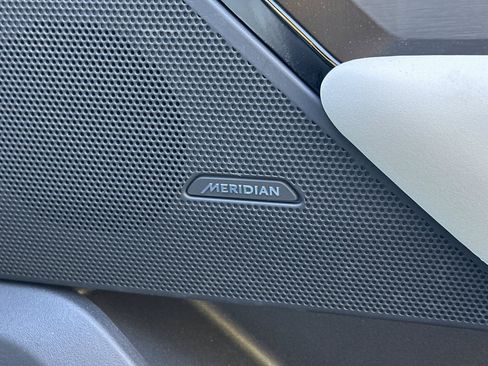 Used 2023 Land Rover Range Rover Velar R-Dynamic S image 16