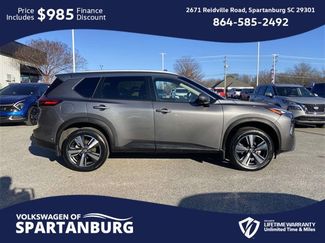 Used 2024 Nissan Rogue SL video 2