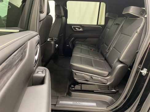 Used 2024 GMC Yukon XL SLT image 16