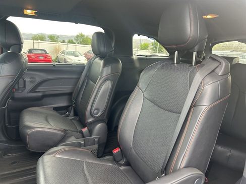 Used 2024 Toyota Sienna XSE w/ XSE Premium Package image 19