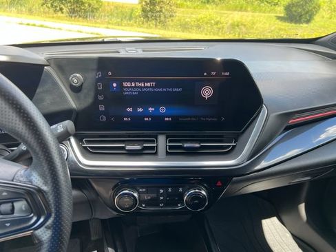 Used 2024 Chevrolet Trax RS FWD image 23