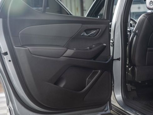 Used 2023 Chevrolet Traverse RS image 40