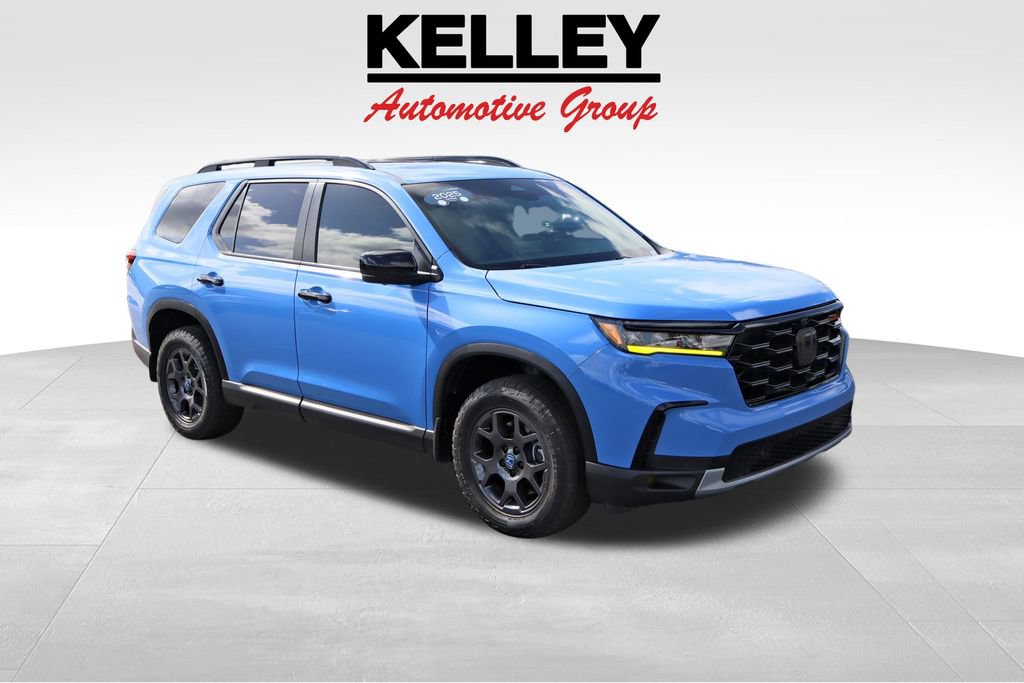 Used 2025 Honda Pilot TrailSport image 1