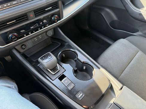 Used 2025 Nissan Rogue SV image 42