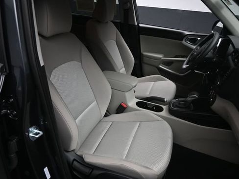 Used 2025 Kia Soul LX FWD image 28