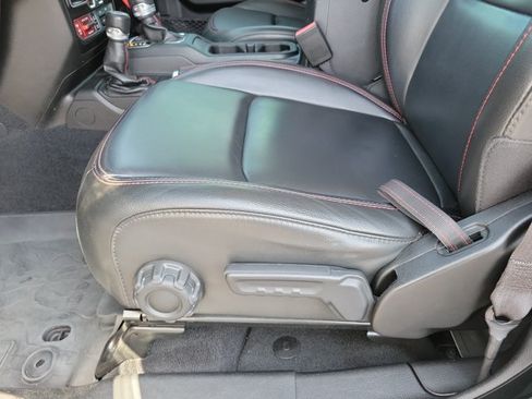 Used 2022 Jeep Gladiator Rubicon w/ Cold Weather Group AWD/4WD image 15