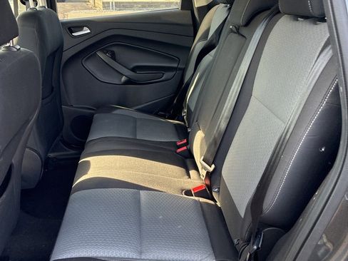 Used 2019 Ford Escape SE image 3