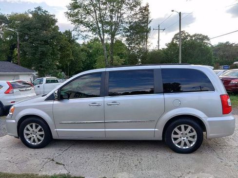 Used 2011 Chrysler Town & Country Touring-L w/ Entertainment Group #2 image 3