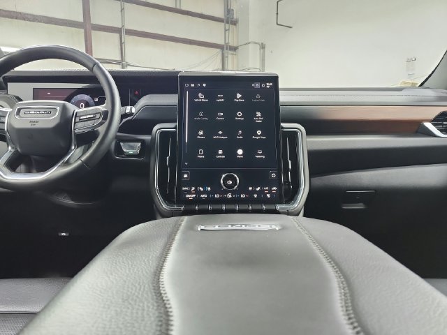 Used 2025 GMC Yukon Denali RWD image 25