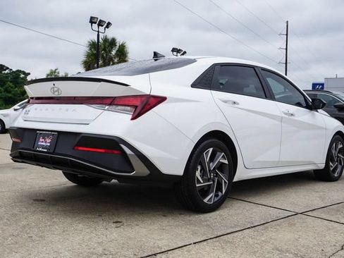 Used 2025 Hyundai Elantra Sport FWD image 4