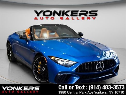 Used 2022 Mercedes-Benz SL 55 AMG 4MATIC w/ Driver Assistance Package image 8