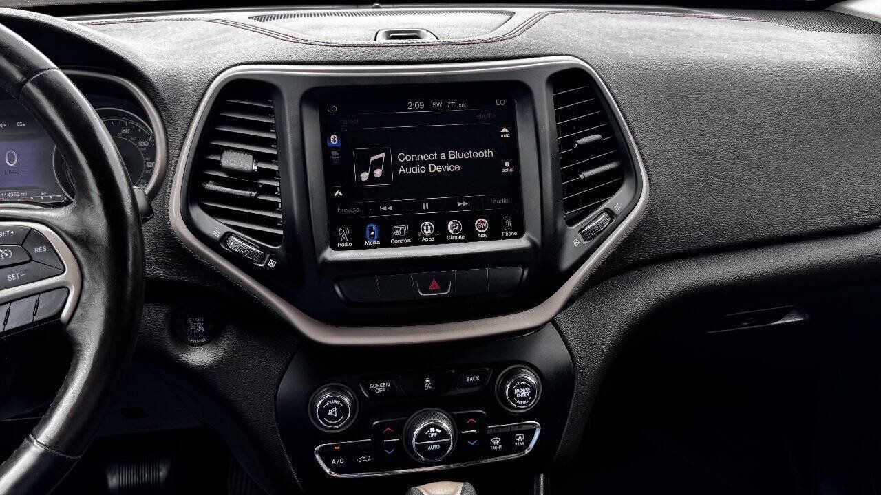 Used 2014 Jeep Cherokee Trailhawk w/ Comfort/Convenience Group AWD/4WD image 17