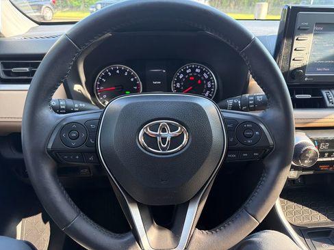Used 2022 Toyota RAV4 XLE Premium FWD image 37