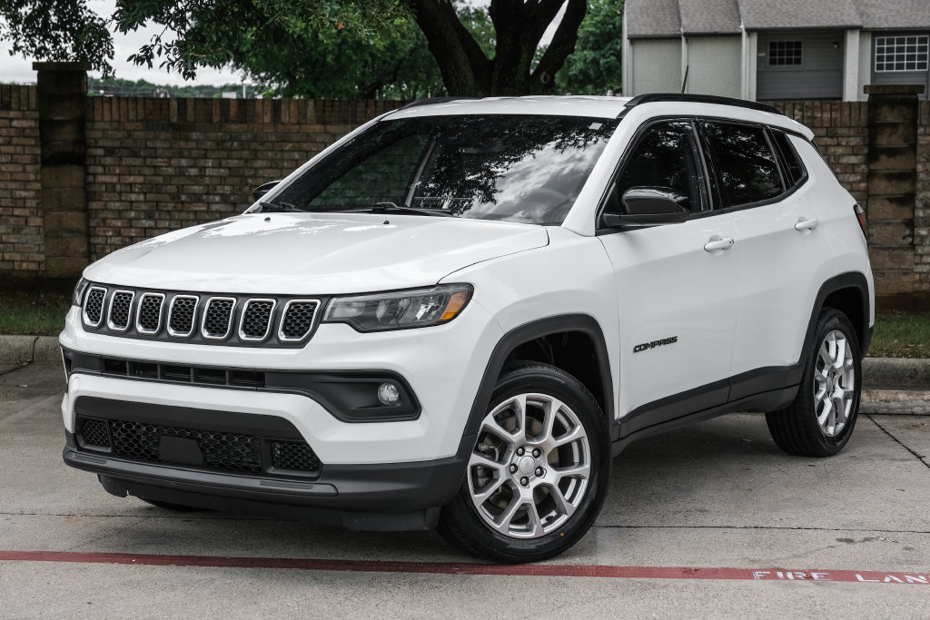 Used 2023 Jeep Compass Latitude AWD/4WD image 11
