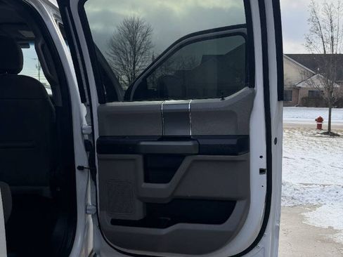 Used 2017 Ford F250 XLT w/ XLT Premium Package image 30