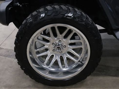 Used 2019 Jeep Wrangler Unlimited Sahara image 34