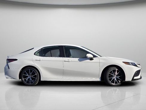 Used 2024 Toyota Camry SE FWD image 21