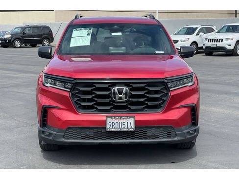 Used 2025 Honda Pilot Sport image 9