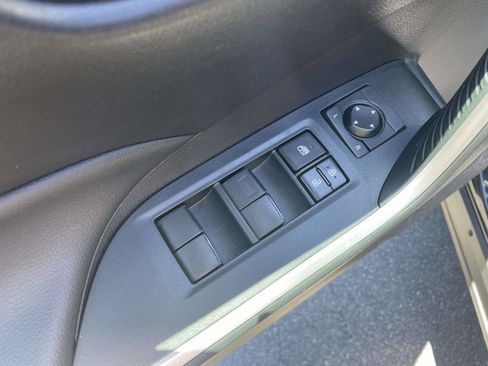Used 2021 Toyota RAV4 XLE FWD image 17