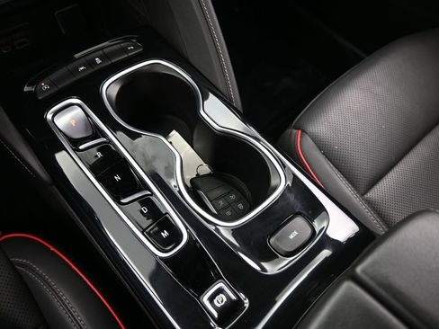 Used 2023 Buick Envision Essence w/ Technology Package I image 32