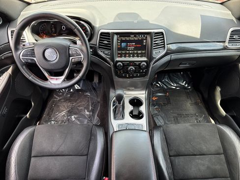 Used 2018 Jeep Grand Cherokee Trailhawk AWD/4WD image 16