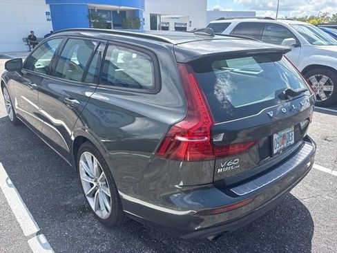 Used 2020 Volvo V60 T5 Momentum FWD image 2