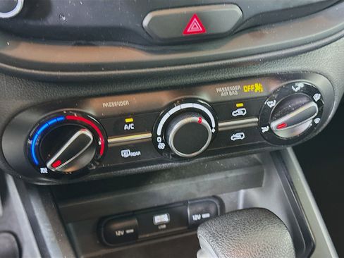 Used 2025 Kia Soul LX w/ LX Technology Package image 23