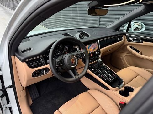 New 2026 Porsche Macan image 4