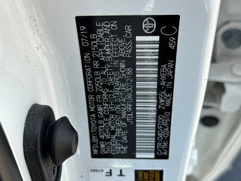 Used 2019 Toyota Prius LE w/ Preferred Accessory Package AWD/4WD image 32
