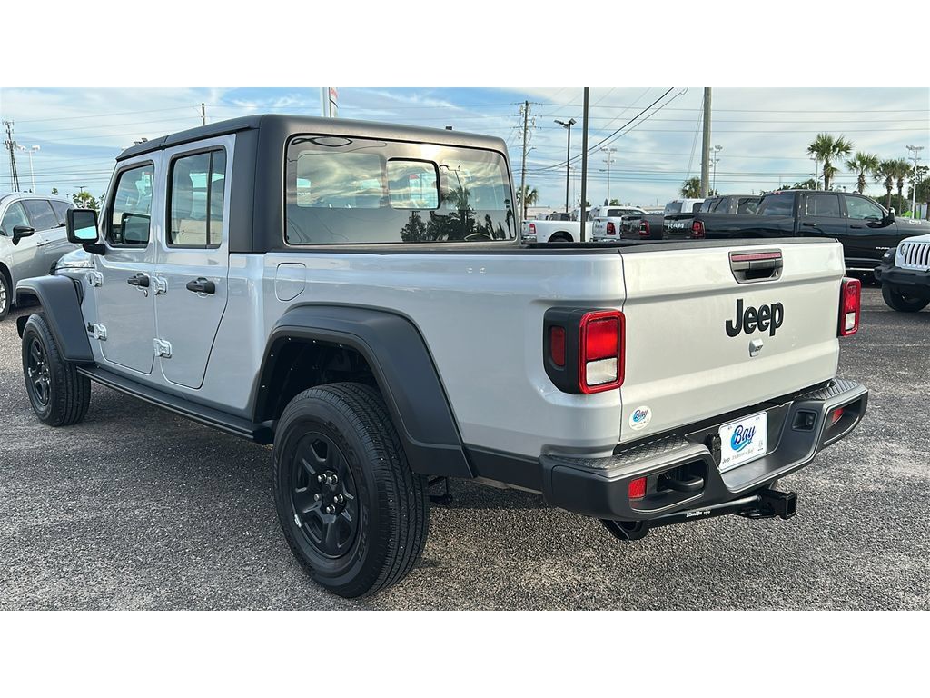 Used 2024 Jeep Gladiator Sport AWD/4WD image 4