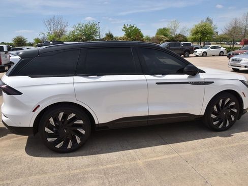 Used 2024 Lincoln Nautilus Reserve w/ Equipment Group 203A image 6