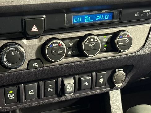 Used 2023 Toyota Tacoma TRD Sport w/ Technology Package AWD/4WD image 34