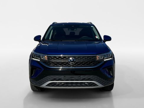 Certified 2024 Volkswagen Taos SE w/ Panoramic Sunroof Package image 18