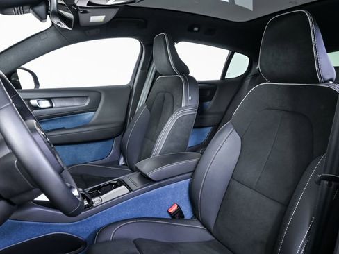 Certified 2023 Volvo C40 P8 Recharge Ultimate w/ Protection Package Premier image 7