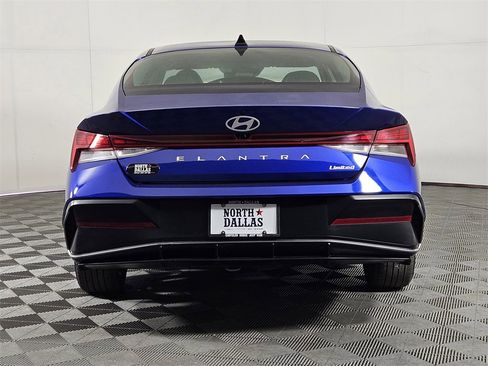 Used 2025 Hyundai Elantra Limited image 4